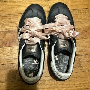 NWOT Navy Sambas with Punk Ribbon Laces